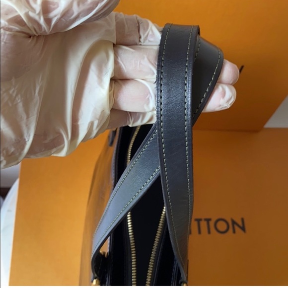 Authentic Louis Vuitton Houston Vernis Tote Bag Excl.1680$ - Picture 6 of 6